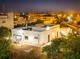 Villa Giardino delle Zie- possibilità di servizio mezza pensione cena al tavolo colazione-vicino Ospedale Cardinale Panico Tricase, B&B in Tricase