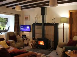 Smithy Cottage, cheap hotel in Strathdon