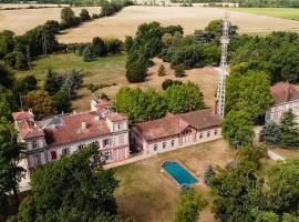 Au coeur d'un Domaine Authentique de 7ha, hotel amb aparcament a Montlaur