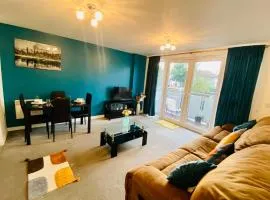 SWANLAKE 2 BHK Near Windsor Legoland Heathrow M4 with Free Parking