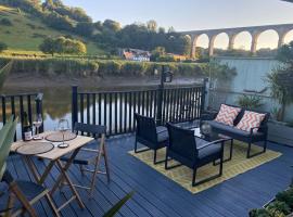 The Waterbaby, apartament din Calstock