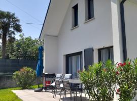 Gîte les iris Fleurs des Pyrénées - Climatisation - Borne VAE, khách sạn ở Argelès-Gazost