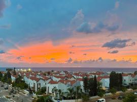 Beachfront Studio, fully equipped, hotel near Poleg Beach, Netanya