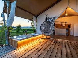 Glamping Kolpa Resort, perhehotelli kohteessa Gradac