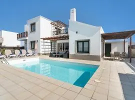 Camelot Holiday Homes by LIVVO