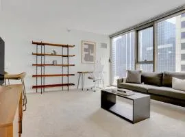 Loop 1BR w Pool Gym Lounge nr Riverwalk CHI-632