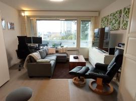 Apartment for work & freetime, heated parking, own sheets or rent them, acomodação com cozinha em Helsinque