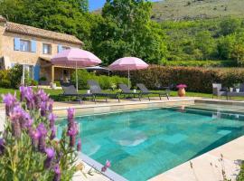 Mas provençal avec piscine, hotel with parking in Tourrettes-sur-Loup