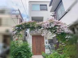 新規OPEN8割！1棟貸切・10名可能！秋葉原まで13分、新宿まで32分／スカイツリー近く