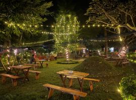 Hotel Tharu Garden And Beer Bar, resort en Chitwan