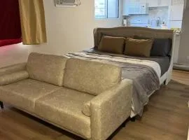 Luxury King Bed in Family Friendly Location
