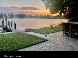 Cozy home with one bedroom, hotel in Cape Coral