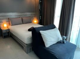 Grandblue Condominium#702 Seaview TopFloor MaePhim Rayong, apartmán v destinaci Mae Pim