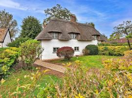 Finest Retreats - Chocolate Box Cottage, family hotel in Potton