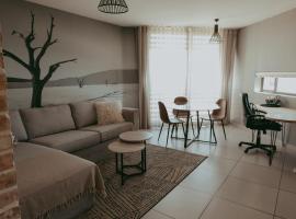 Luxury Apartment near Grove Mall & Hospital AirBnB: NAMIB Suite、ウィントフークの駐車場付きホテル