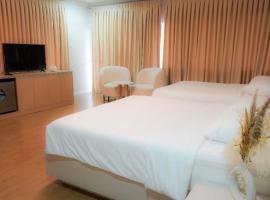 Honey Suite Room at Bee Cafe Cebu, hotel v destinaci Carreta