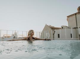 L' Approdo - Suite & Spa，波利尼亞諾阿馬雷的附設按摩浴池的飯店