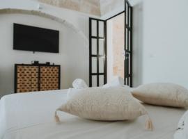 al 22 Suite & Spa Luxury Experience，波利尼亞諾阿馬雷的附設泳池的飯店