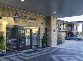 Astro Dish Motor Inn, готель з парковкою у місті Паркс
