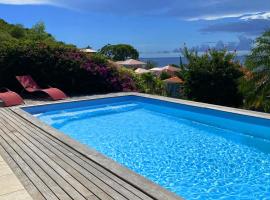 Villa de charme avec piscine et magnifique vue mer，雷松斯德赫雷的小屋