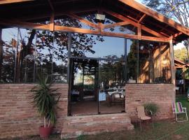 Rancho de Vidro no Paraíso, farm stay in Pederneiras