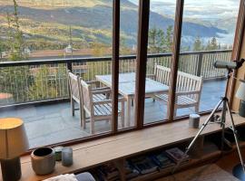 Astonishing Mountain Lodge at the top of Gaustablikk, 25m2 west facing terrace, 3 bedrooms, cabin in Gaustablikk