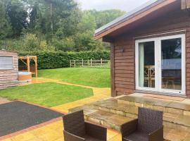 Stag Lodge School House Farm, cheap hotel in Leighton