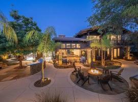 Private Resort in Lake Hodges, ξενοδοχείο σε Escondido