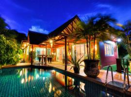 Chaba Pool Villa, tradicionalna kućica u gradu 'Nai Harn Beach'