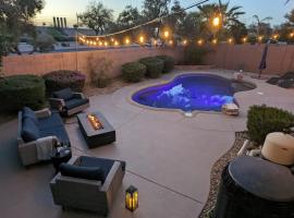 HOLLYHOCK - Pet-Friendly 4BR Heated Pool & Near Golf, hotel en Chandler