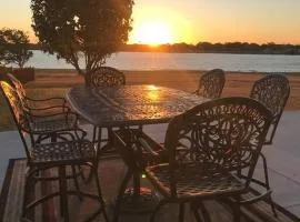 Lakefront Family Vacation Home close to Frisco and Dallas