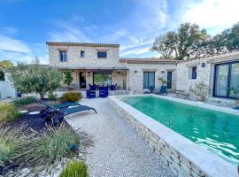 Mas de charme à 8kms d'Uzes โรงแรมในFlaux