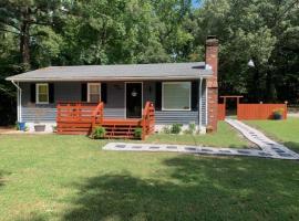 Serene Retreat!, cottage in Richmond