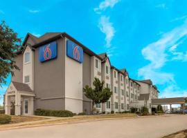 Motel 6-Fort Worth, TX - Burleson, хотел, достъпен за хотел с намалена подвижност, в Форт Уорт