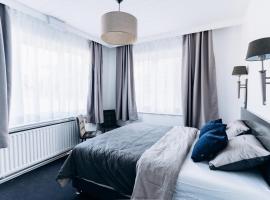 Atomihotel: Contemporary Comfort Steps from the Atomium!