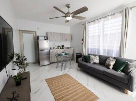 Lux Ramey Cir D 2 king bed w/Wi-Fi near airport., apartman u gradu 'Aguadilla'