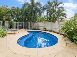 Ah Mat Bungalow - Tropical Darwin Stay with Pool, villa i Parap