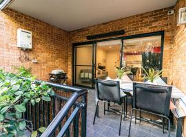 Funda Place - Leafy Hideout in Northern Beaches, accommodation in Sydney