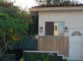 Tree Cabin, hotel in Tijuana