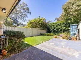 4-49 Bonito St - small dog friendly, air con & Wi-Fi
