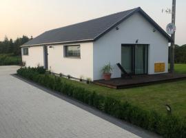 Przytulny domek z ogrodem, parkingiem oraz innymi udogodnieniami, seoska kuća u gradu Malbork