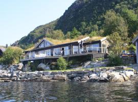 Småstranda Fjord Lodge, hotell i Åheim