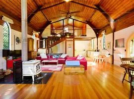 Blue Gum Church - Artistic Retreat