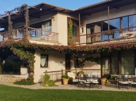 Casa Rural Finca Los Pajaros Montes de Toledo, casa de campo em Navahermosa