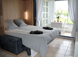 Le Petit Matelot, studio fonctionnel avec loggia, strandhotel i Courseulles-sur-Mer