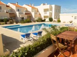 Eds place, shared pool, private terrace, perfect for surfers and families enjoying Sagres