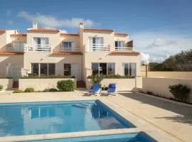 Eds place, shared pool, private terrace, perfect for surfers and families enjoying Sagres