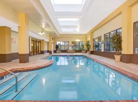 La Quinta Inn & Suites by Wyndham Mooresville、ムーアズビルのホテル