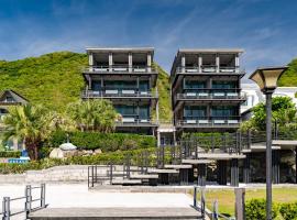 Seaview Villa Coastal Estate, hotel di Yanliau