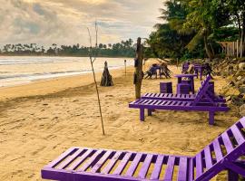 Chill and Wave Beach Hotel, hotel a Dikwella